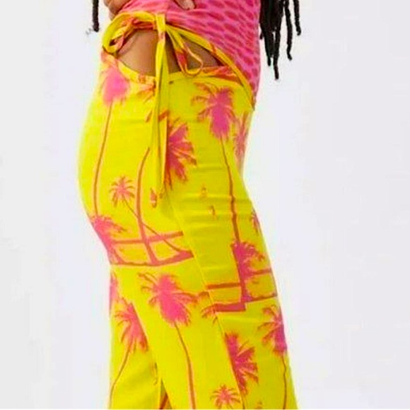 Urban Outfitters Size 0 - Yellow Pink
Tropical Palm Tree Cut Out Flare
Pants NWT - Picture 5 of 7